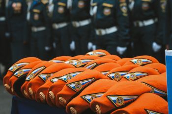 Торжественная церемония вручения оранжевых беретов Торжественная церемония вручения оранжевых беретов