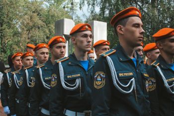 Торжественная церемония вручения оранжевых беретов