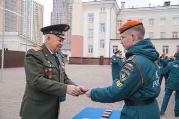Торжественное построение в Уральском институте ГПС МЧС России