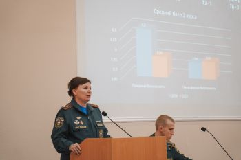 Руководство Уральского института ГПС МЧС России и представители Главного управления провели занятие для обучающихся Руководство Уральского института ГПС МЧС России и представители Главного управления провели занятие для обучающихся