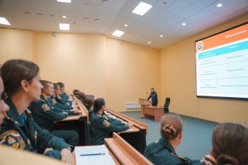 Руководство Уральского института ГПС МЧС России и представители Главного управления провели занятие для обучающихся Руководство Уральского института ГПС МЧС России и представители Главного управления провели занятие для обучающихся