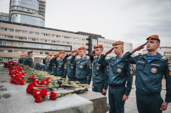 В Екатеринбурге прошла акция «Свет надежды» В Екатеринбурге прошла акция «Свет надежды»