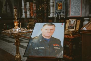 Личный состав Уральского института ГПС МЧС России почтил память Героя России Евгения Николаевича Зиничева Личный состав Уральского института ГПС МЧС России почтил память Героя России Евгения Николаевича Зиничева