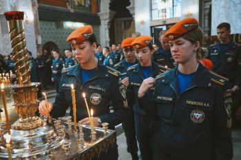 Личный состав Уральского института ГПС МЧС России почтил память Героя России Евгения Николаевича Зиничева Личный состав Уральского института ГПС МЧС России почтил память Героя России Евгения Николаевича Зиничева