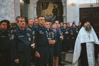 Личный состав Уральского института ГПС МЧС России почтил память Героя России Евгения Николаевича Зиничева Личный состав Уральского института ГПС МЧС России почтил память Героя России Евгения Николаевича Зиничева