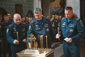 Личный состав Уральского института ГПС МЧС России почтил память Героя России Евгения Николаевича Зиничева Личный состав Уральского института ГПС МЧС России почтил память Героя России Евгения Николаевича Зиничева