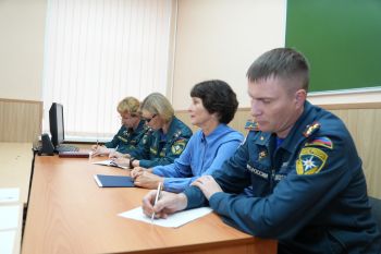 В Уральском институте ГПС МЧС России определили будущих аспирантов и отметили достижения адъюнкта