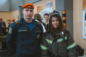 Курсанты и студенты Уральского института ГПС МЧС России на Международном фестивале молодежи — 2026