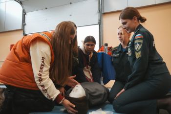 Курсанты и студенты Уральского института ГПС МЧС России на Международном фестивале молодежи — 2026