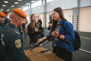 Курсанты и студенты Уральского института ГПС МЧС России на Международном фестивале молодежи — 2026