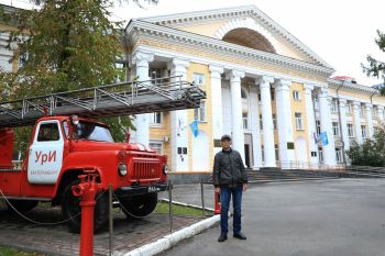 Визит выпускника и ветерана пожарной службы: в Уральском институте ГПС МЧС России побывал Виктор Гаврилович Мурзенко Визит выпускника и ветерана пожарной службы: в Уральском институте ГПС МЧС России побывал Виктор Гаврилович Мурзенко