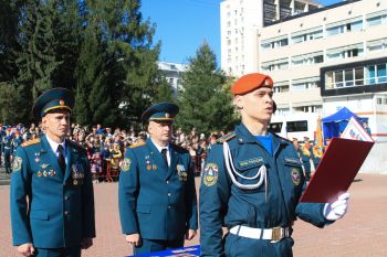 В Уральском институте ГПС МЧС России состоялась торжественная церемония принятия присяги курсантами первого курса В Уральском институте ГПС МЧС России состоялась торжественная церемония принятия присяги курсантами первого курса