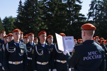В Уральском институте ГПС МЧС России состоялась торжественная церемония принятия присяги курсантами первого курса В Уральском институте ГПС МЧС России состоялась торжественная церемония принятия присяги курсантами первого курса