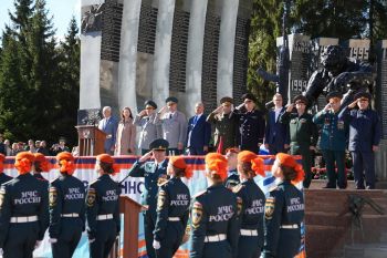 В Уральском институте ГПС МЧС России состоялась торжественная церемония принятия присяги курсантами первого курса В Уральском институте ГПС МЧС России состоялась торжественная церемония принятия присяги курсантами первого курса