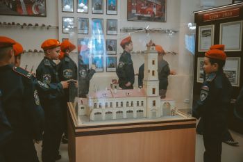 От кадетского класса — к профессии спасателя: школьники из Богдановича посетили Уральский институт ГПС МЧС России От кадетского класса — к профессии спасателя: школьники из Богдановича посетили Уральский институт ГПС МЧС России