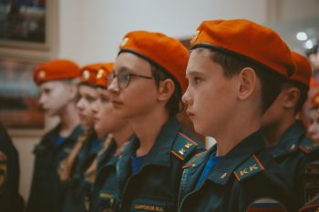 От кадетского класса — к профессии спасателя: школьники из Богдановича посетили Уральский институт ГПС МЧС России От кадетского класса — к профессии спасателя: школьники из Богдановича посетили Уральский институт ГПС МЧС России