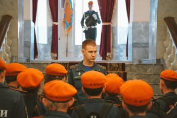 От кадетского класса — к профессии спасателя: школьники из Богдановича посетили Уральский институт ГПС МЧС России От кадетского класса — к профессии спасателя: школьники из Богдановича посетили Уральский институт ГПС МЧС России