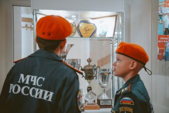 От кадетского класса — к профессии спасателя: школьники из Богдановича посетили Уральский институт ГПС МЧС России От кадетского класса — к профессии спасателя: школьники из Богдановича посетили Уральский институт ГПС МЧС России