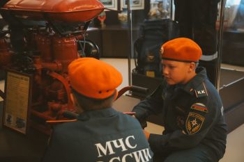 От кадетского класса — к профессии спасателя: школьники из Богдановича посетили Уральский институт ГПС МЧС России От кадетского класса — к профессии спасателя: школьники из Богдановича посетили Уральский институт ГПС МЧС России