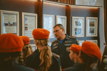 От кадетского класса — к профессии спасателя: школьники из Богдановича посетили Уральский институт ГПС МЧС России От кадетского класса — к профессии спасателя: школьники из Богдановича посетили Уральский институт ГПС МЧС России