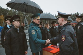Начальник Уральского института ГПС МЧС России принял участие в церемонии приведения к присяге курсантов Уральского юридического института МВД России Начальник Уральского института ГПС МЧС России принял участие в церемонии приведения к присяге курсантов Уральского юридического института МВД России