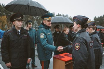 Начальник Уральского института ГПС МЧС России принял участие в церемонии приведения к присяге курсантов Уральского юридического института МВД России Начальник Уральского института ГПС МЧС России принял участие в церемонии приведения к присяге курсантов Уральского юридического института МВД России