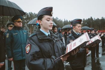 Начальник Уральского института ГПС МЧС России принял участие в церемонии приведения к присяге курсантов Уральского юридического института МВД России Начальник Уральского института ГПС МЧС России принял участие в церемонии приведения к присяге курсантов Уральского юридического института МВД России