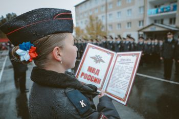 Начальник Уральского института ГПС МЧС России принял участие в церемонии приведения к присяге курсантов Уральского юридического института МВД России Начальник Уральского института ГПС МЧС России принял участие в церемонии приведения к присяге курсантов Уральского юридического института МВД России