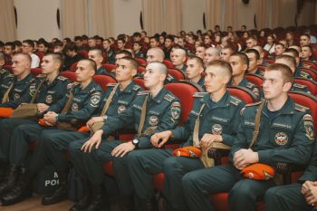 Личный пример мужества: обучающиеся Уральского института ГПС МЧС России встретились с ветераном СВО Личный пример мужества: обучающиеся Уральского института ГПС МЧС России встретились с ветераном СВО