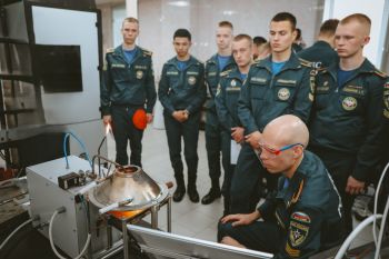 В Уральском институте ГПС МЧС России прошла лабораторная работа по оценке пожароопасных свойств строительных материалов В Уральском институте ГПС МЧС России прошла лабораторная работа по оценке пожароопасных свойств строительных материалов