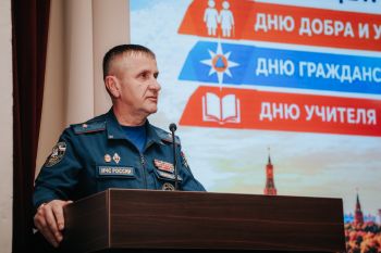 В Уральском институте ГПС МЧС России состоялся праздничный концерт, объединивший три праздника