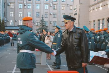 Начальник института принял участие в торжественной церемонии приведения к Присяге курсантов первого курса в Санкт-Петербургском университете ГПС МЧС России Начальник института принял участие в торжественной церемонии приведения к Присяге курсантов первого курса в Санкт-Петербургском университете ГПС МЧС России