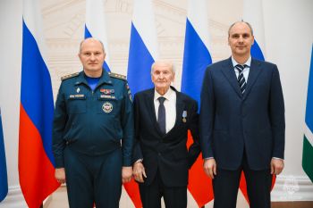 Министр МЧС России Александр Куренков провел награждение личного состава в Уральском институте ГПС МЧС России Министр МЧС России Александр Куренков провел награждение личного состава в Уральском институте ГПС МЧС России