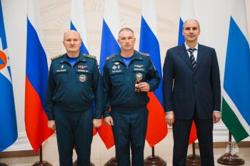 Министр МЧС России Александр Куренков провел награждение личного состава в Уральском институте ГПС МЧС России Министр МЧС России Александр Куренков провел награждение личного состава в Уральском институте ГПС МЧС России