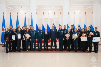 Министр МЧС России Александр Куренков провел награждение личного состава в Уральском институте ГПС МЧС России