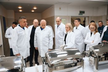 Александр Куренков ознакомился с организацией питания