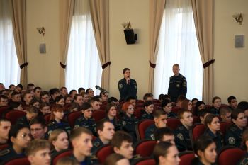 Руководство института встретилось со студентами вуза Руководство института встретилось со студентами вуза