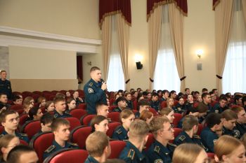 Руководство института встретилось со студентами вуза Руководство института встретилось со студентами вуза
