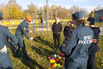 «Феникс» обучает правилам поведения в случае чрезвычайной ситуации детей подшефных учреждений