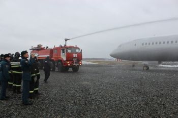 Курсанты выпускного курса института отработали практические навыки при тушении пожаров на объектах воздушного транспорта