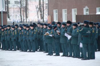 На плацу Уральского института ГПС МЧС России состоялся смотр-конкурс строя и песни