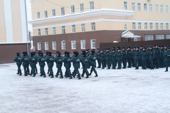 На плацу Уральского института ГПС МЧС России состоялся смотр-конкурс строя и песни