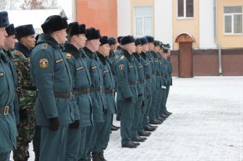 На плацу Уральского института ГПС МЧС России состоялся смотр-конкурс строя и песни