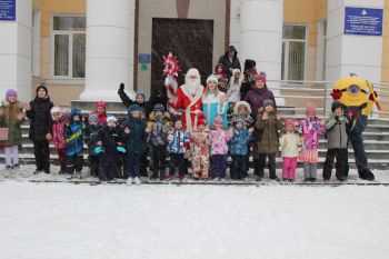 Новогоднее представление для детей сотрудников и работников института