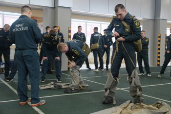 В институте прошла военно-спортивная эстафета среди курсантов и студентов