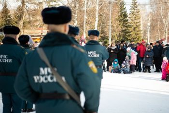 В День защитника Отечества оркестр института задавал торжественную атмосферу в парке Маяковского