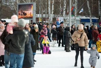 В День защитника Отечества оркестр института задавал торжественную атмосферу в парке Маяковского