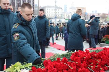 Курсанты почтили память воинов Уральского добровольческого танкового корпуса