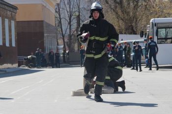 В Уральском институте ГПС МЧС России прошли соревнования по боевому развёртыванию