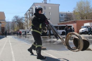 В Уральском институте ГПС МЧС России прошли соревнования по боевому развёртыванию